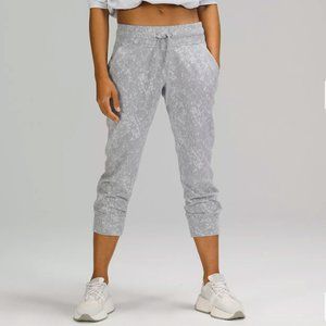 NWT lululemon Ready to Rulu Jogger Crop Size 4